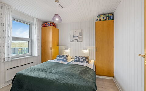 Gottfreda - 330M to the Fjord: Habitación, Cama, Madera, Sábana, Diseño De Interiores, Lecho, Techo, Suelo, Piso, Marco De La Cama
