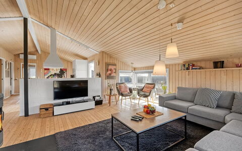 Hjalma - from the Sea: Diseño De Interiores, Madera, Techo, Piso, Sofá, Mueble, Suelo, Sala, Habitación, Suelos De Madera