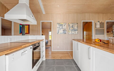 Hjalma - from the Sea: Cocina, Piso, Madera, Mostrador, Suelo, Suelos De Madera, Diseño De Interiores, Aparato De Cocina, Techo, Gabinetes
