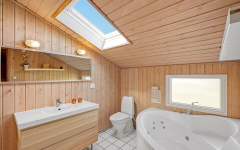 Hjalma - from the Sea: Arreglo De Tubería, Piso, Diseño De Interiores, Madera, Suelo, Techo, Lavabo, Baño, Grifo, Lavabo Del Baño