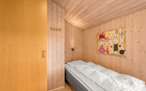 Hjalma - from the Sea: Pared, Madera, Diseño De Interiores, Piso, Suelo, Habitación, Techo, Habitación, Cama, Manchas De Madera