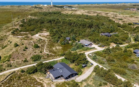 Sila - 800M from the Sea: Hierba, Casa, Techo, Casa, Cabaña, Arbusto, El Terreno Del Lote, Área Rural, Casa De Campo, Cobertura Del Suelo