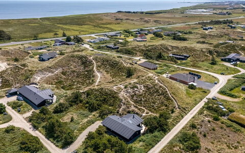 Sila - 800M from the Sea: Hierba, Casa, Techo, Casa, Cabaña, Arbusto, El Terreno Del Lote, Área Rural, Casa De Campo, Cobertura Del Suelo