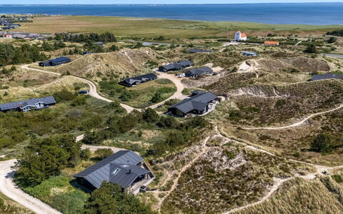Sila - 800M from the Sea: Hierba, Casa, Techo, Casa, Cabaña, Arbusto, El Terreno Del Lote, Área Rural, Casa De Campo, Cobertura Del Suelo