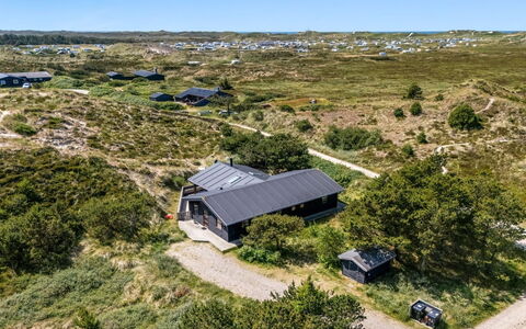 Sila - 800M from the Sea: Hierba, Casa, Techo, Casa, Cabaña, Arbusto, El Terreno Del Lote, Área Rural, Casa De Campo, Cobertura Del Suelo