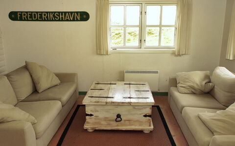 Swanja - from the Sea: Mueble, Piso, Suelo, Madera, Sofá, Diseño De Interiores, Habitación, Sala, Casa, Departamento