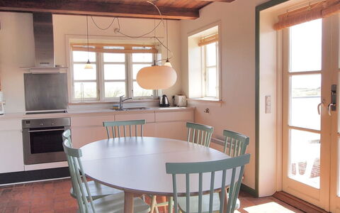 Swanja - from the Sea: Mueble, Diseño De Interiores, Piso, Madera, Mesa, Suelo, Silla, Techo, Cocina Y Comedor Mesa, Comedor