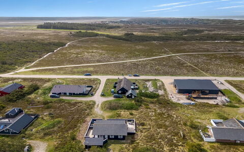 Arbnora - 400M from the Sea: Madera, Casa, Cabaña, Casa, Techo, Área Rural, Vía Muerta, Cuarto De Troncos, Edificios Del Jardín, Madera Dura