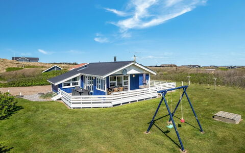 Ingborg - 150M from the Sea: Azul, Casa, Casa, Cabaña, Inmuebles, Casa De Campo, Yarda, Porche, Vía Muerta, Edificios Del Jardín