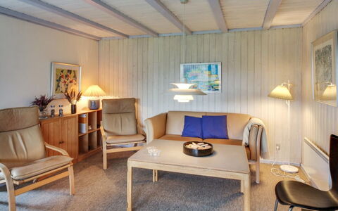 Holte - 700M to the Fjord: Mueble, Diseño De Interiores, Piso, Madera, Suelo, Techo, Habitación, Sofá, Sala, Marco