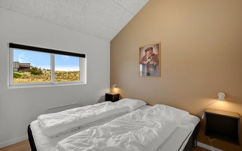Niesina - from the Sea: Habitación, Cama, Lecho, Sábana, Techo, Departamento, Marco De La Cama, Almohada, Madera Dura, La Luz Del Día