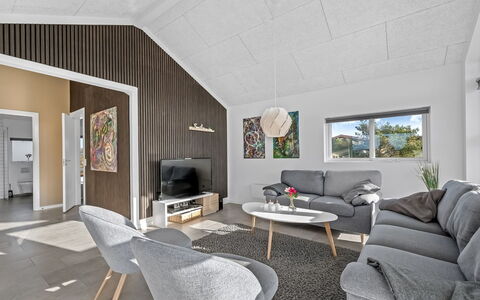 Niesina - from the Sea: Madera, Techo, Diseño De Interiores, Piso, Sala, Suelo, Casa, Sofá, Habitación