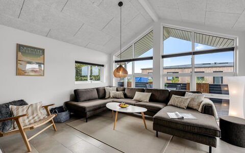 Niesina - from the Sea: Madera, Diseño De Interiores, Sofá, Piso, Techo, Suelo, Sala, Mueble, Habitación
