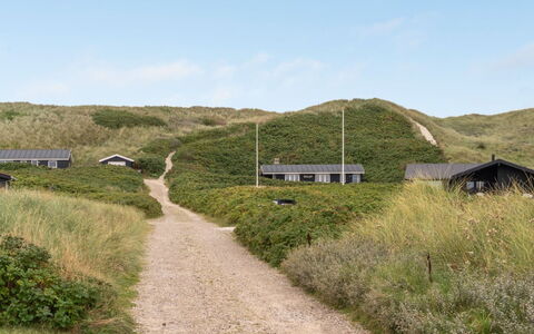 Leleks - 200M from the Sea: Casa, Casa, Techo, Cabaña, Arbusto, Vía Muerta, Puerta, Jardín, Casa De Campo