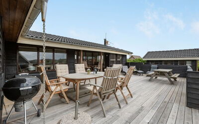 Leleks - 200M from the Sea