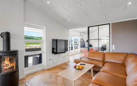Temelko - 200M from the Sea: Piso, Madera, Suelo, Techo, Diseño De Interiores, Suelos De Madera, Sala, Habitación, Madera Dura, Electrodoméstico