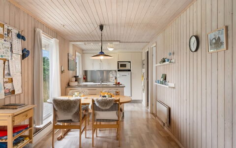 Steffen - 450M to the Fjord: Piso, Diseño De Interiores, Mueble, Madera, Techo, Suelo, Suelos De Madera, Habitación, Cocina Y Comedor Mesa, Comedor