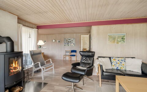 Steffen - 450M to the Fjord: Mueble, Diseño De Interiores, Piso, Suelo, Madera, Techo, Sala, Suelos De Madera, Habitación, Encendiendo