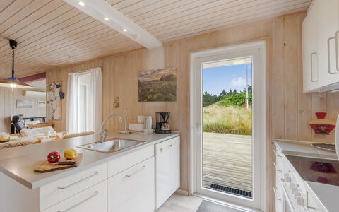 Steffen - 450M to the Fjord: Piso, Madera, Suelo, Diseño De Interiores, Mueble, Suelos De Madera, Mostrador, Cocina, Techo, Casa