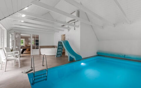 Nilla - 2.1Km from the Sea: Piso, Techo, Suelo, Diseño De Interiores, Piscina, Ático, Recurso, Diseño, Hotel, Madera Dura