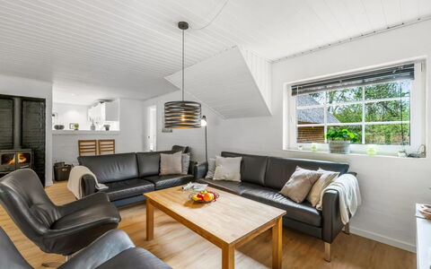 Nilla - 2.1Km from the Sea: Sofá, Diseño De Interiores, Piso, Madera, Mueble, Techo, Sala, Suelo, Habitación