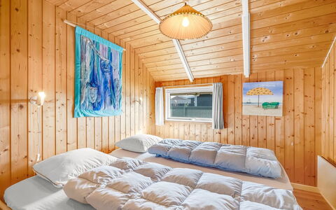 Sofie - 150M from the Sea: Madera, Casa, Habitación, Cabaña, Lecho, Cuarto De Troncos, Invierno, Cama, Congelación, Sábana