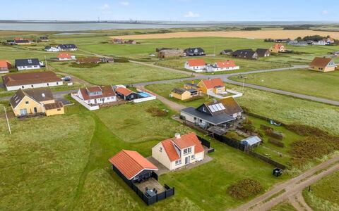 Dietlinde - 100M from the Sea: Casa, Techo, Casa, Cabaña, Cobertizo, Edificios Del Jardín, Vía Muerta, Yarda, Cuarto De Troncos, \Choza