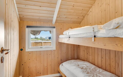 Doris - 150M from the Sea: Madera, Manchas De Madera, Tablón, Habitación, Madera Dura, Cuarto De Troncos, Maderas, La Luz Del Día, Cama, Lecho