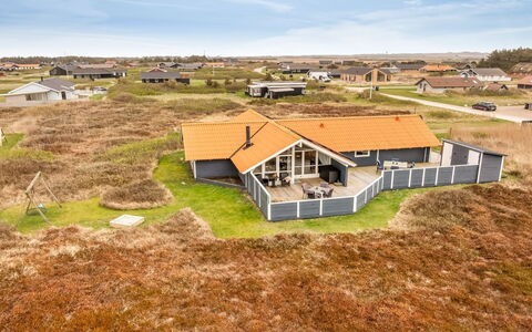 Doris - 150M from the Sea: Techo, Casa, Casa, El Terreno Del Lote, Área Rural, Cabaña, Llanura, Inmuebles, Pueblo, Casa De Campo