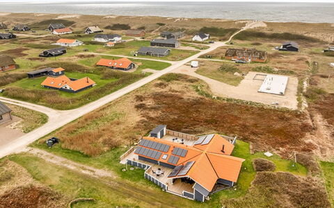 Doris - 150M from the Sea: Techo, El Terreno Del Lote, Cabaña, Casa, Área Rural, Cobertizo, Vía Muerta, Edificios Del Jardín, Cuarto De Troncos, \Choza