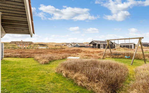 Doris - 150M from the Sea: Techo, El Terreno Del Lote, Cabaña, Casa, Área Rural, Cobertizo, Vía Muerta, Edificios Del Jardín, Cuarto De Troncos, \Choza