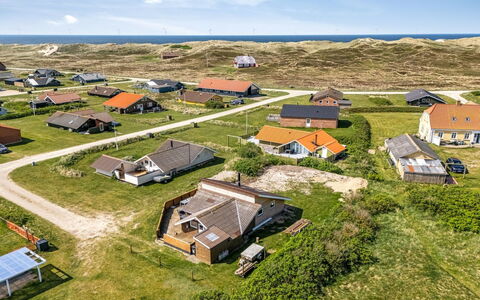 Arla - 200M from the Sea: Madera, Techo, Arquitectura, Casa, Casa, Cabaña, Vía Muerta, Madera Dura, Pendiente, Inmuebles