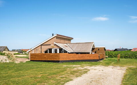 Arla - 200M from the Sea: Madera, Techo, Arquitectura, Casa, Casa, Cabaña, Vía Muerta, Madera Dura, Pendiente, Inmuebles