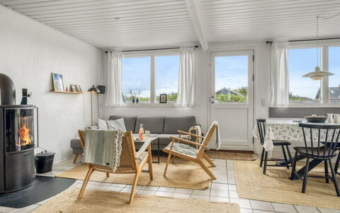Gudmand - 200M from the Sea: Madera, Mueble, Piso, Diseño De Interiores, Suelo, Casa, Suelos De Madera, Silla, Sala, Madera Dura