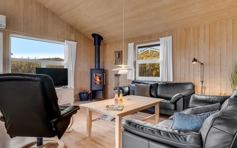 Sofja - 150M from the Sea: Madera, Casa, Sala, Mueble, Cabaña, Techo, Habitación, Sofá, Madera Dura
