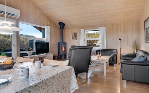Sofja - 150M from the Sea: Madera, Mueble, Casa, Diseño De Interiores, Techo, Casa, Sala, Habitación, Cabaña, Suelo