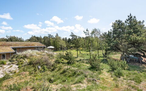 Ninna - 1Km from the Sea: Hierba, Casa, Techo, Casa, Cabaña, Arbusto, El Terreno Del Lote, Área Rural, Casa De Campo, Cobertura Del Suelo