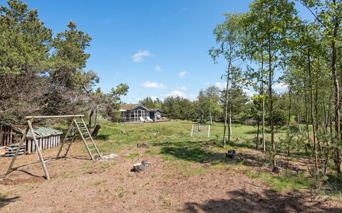 Ninna - 1Km from the Sea: Hierba, Casa, Techo, Casa, Cabaña, Arbusto, El Terreno Del Lote, Área Rural, Casa De Campo, Cobertura Del Suelo