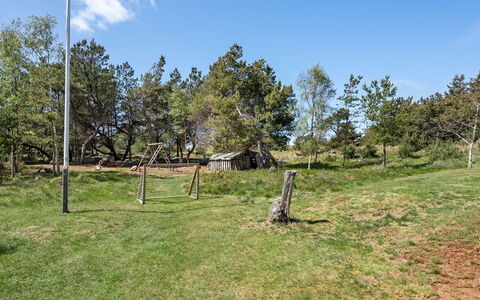 Ninna - 1Km from the Sea: Hierba, Casa, Techo, Casa, Cabaña, Arbusto, El Terreno Del Lote, Área Rural, Casa De Campo, Cobertura Del Suelo