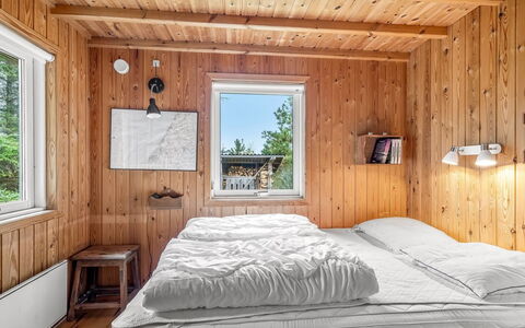 Hereth - 700M from the Sea: Madera, Habitación, Lecho, Cama, Sábana, Diseño De Interiores, Casa, Techo, Madera Dura, Marco De La Cama