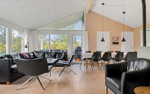 Franke - 1.1Km from the Sea: Techo, Piso, Diseño De Interiores, Suelo, Material Compuesto, Mueble, Recurso, Hotel, Diseño, La Luz Del Día