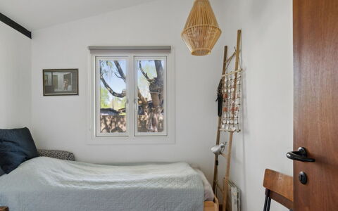 Sarah - 500M from the Sea: Piscina, Mueble Para Exteriores, Mueble, Recurso, Losa, Eco Hotel, Sombra, Silla, Ocio, Inmuebles