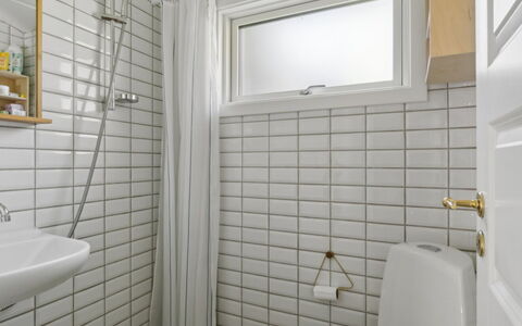 Sarah - 500M from the Sea: Piscina, Mueble Para Exteriores, Mueble, Recurso, Losa, Eco Hotel, Sombra, Silla, Ocio, Inmuebles