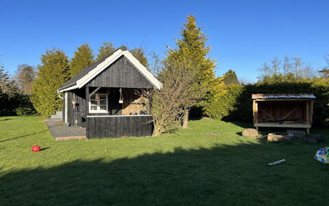 Annegret - 250M from the Sea: Hierba, Casa, Techo, Casa, Cabaña, Arbusto, El Terreno Del Lote, Área Rural, Casa De Campo, Cobertura Del Suelo