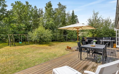 Fjola - 200M from the Sea: Piscina, Mueble Para Exteriores, Mueble, Recurso, Losa, Eco Hotel, Sombra, Silla, Ocio, Inmuebles
