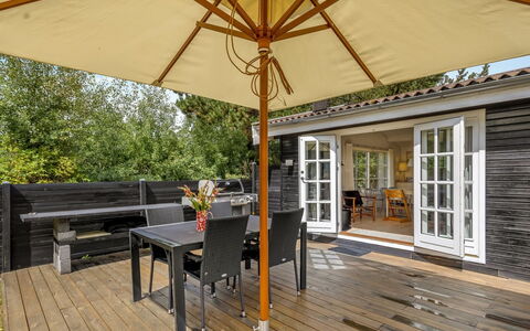 Fjola - 200M from the Sea: Piscina, Mueble Para Exteriores, Mueble, Recurso, Losa, Eco Hotel, Sombra, Silla, Ocio, Inmuebles