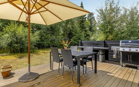 Fjola - 200M from the Sea: Piscina, Mueble Para Exteriores, Mueble, Recurso, Losa, Eco Hotel, Sombra, Silla, Ocio, Inmuebles