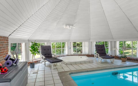 Pauna - 50M from the Sea: Techo, Diseño De Interiores, Suelo, Recurso, Piscina, Sombra, Vaso, Inmuebles, Silla, Diseño
