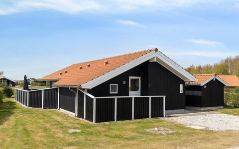 Swanhild - 900M from the Sea: Madera, Casa, Cabaña, Casa, Techo, Área Rural, Vía Muerta, Cuarto De Troncos, Edificios Del Jardín, Madera Dura