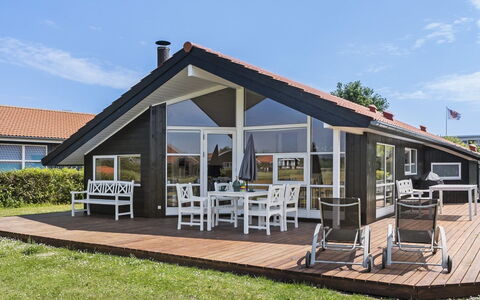 Godtfrede - 950M from the Sea: Piscina, Mueble Para Exteriores, Mueble, Recurso, Losa, Eco Hotel, Sombra, Silla, Ocio, Inmuebles